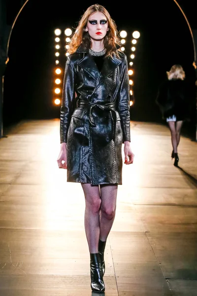 Look 32